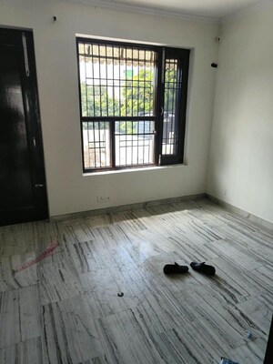 Room in 3 BHK Builder Floor at Sector 8 – for Rent