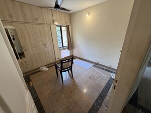Room in 2 BHK Apartment at Vasant Vihar – for Rent