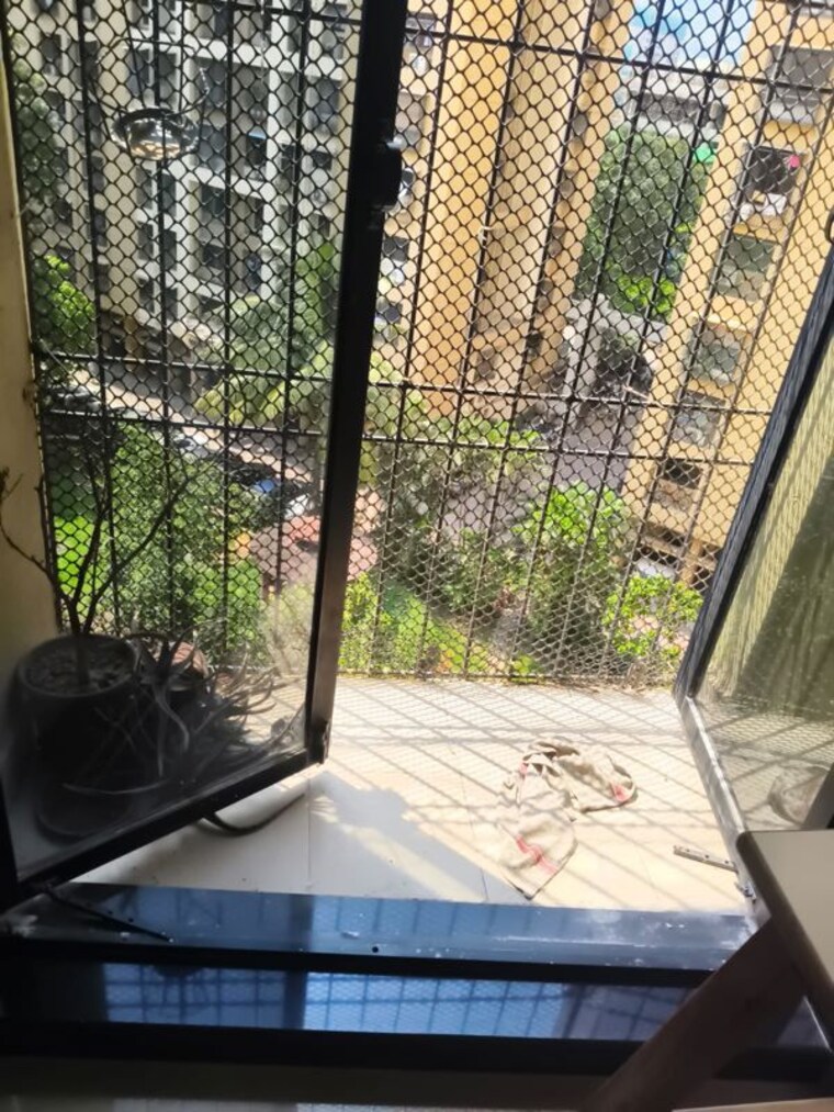 Balcony, pokhran road no two 2 Bedroom 675 Sq.Ft. Apartment In Pokhran Road No Two Thane 10742601