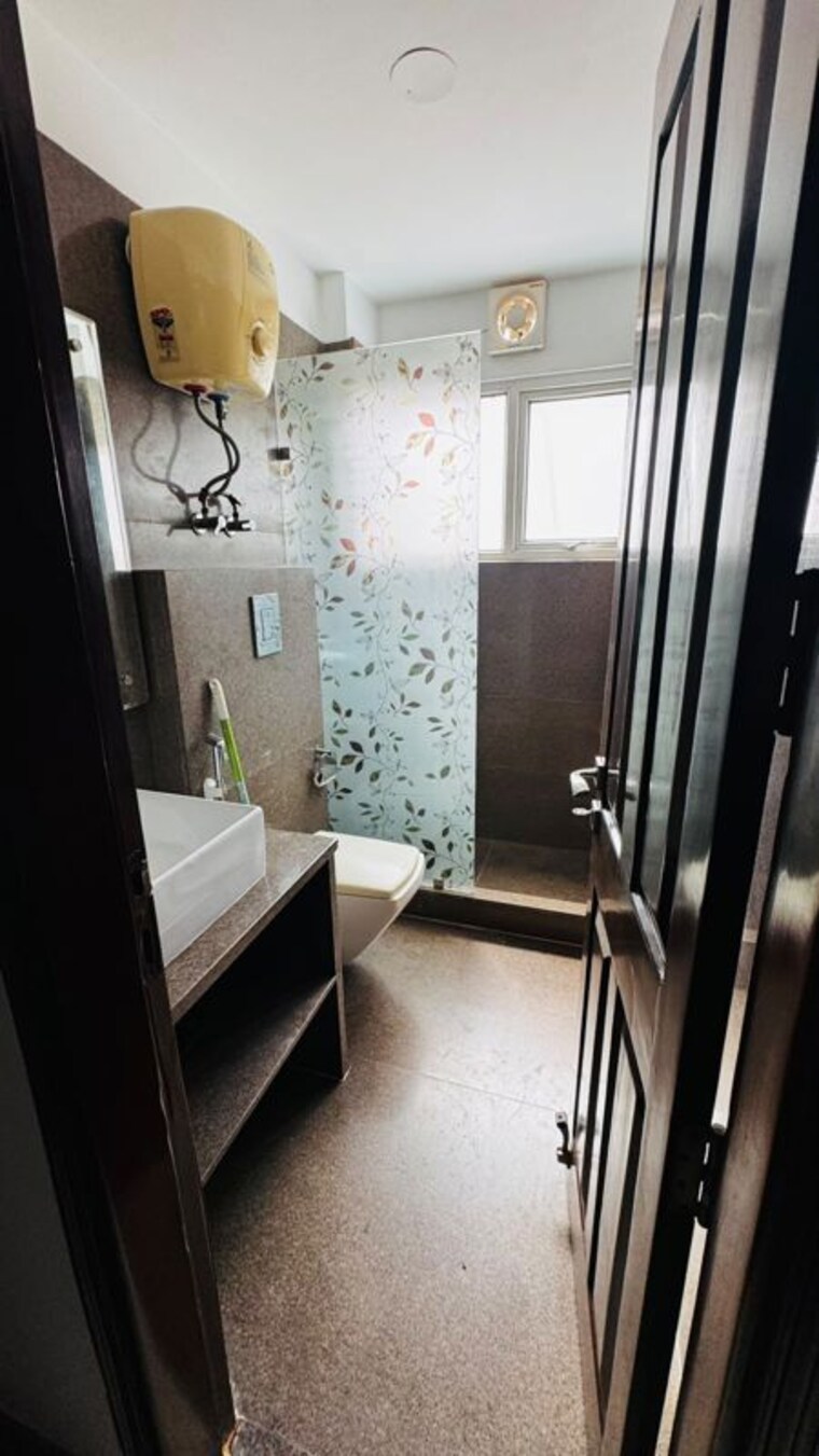 Bathroom, safdarjung development area 3 Bedroom 1800 Sq.Ft. Builder Floor In Safdarjung Development Area Delhi 10742630