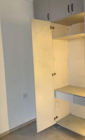 Furnished Amenities in 2.5 BHK Builder Floor at Smart World Orchard, Sector 61 – for Rent