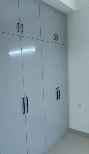 Furnished Amenities in 2.5 BHK Builder Floor at Smart World Orchard, Sector 61 – for Rent