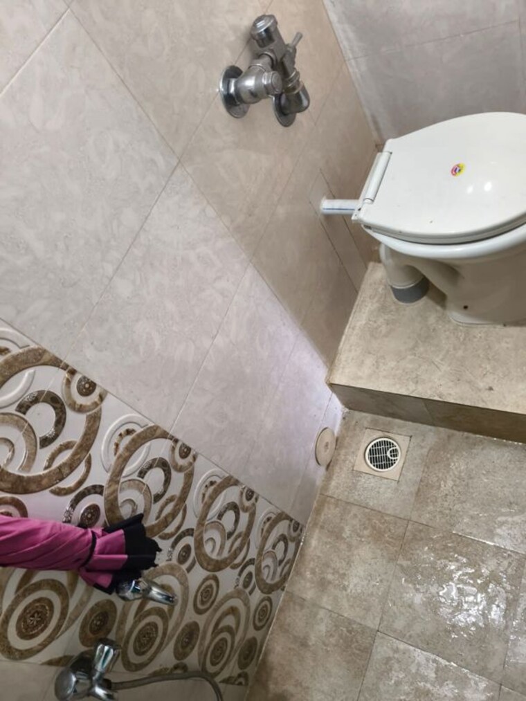 Bathroom, pokhran road no two 2 Bedroom 950 Sq.Ft. Apartment In Pokhran Road No Two Thane 10742708