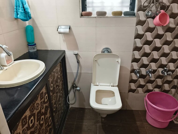 Bathroom, pokhran road no two 2 Bedroom 950 Sq.Ft. Apartment In Pokhran Road No Two Thane 10742708