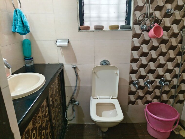 Bathroom, pokhran road no two 2 Bedroom 950 Sq.Ft. Apartment In Pokhran Road No Two Thane 10742708