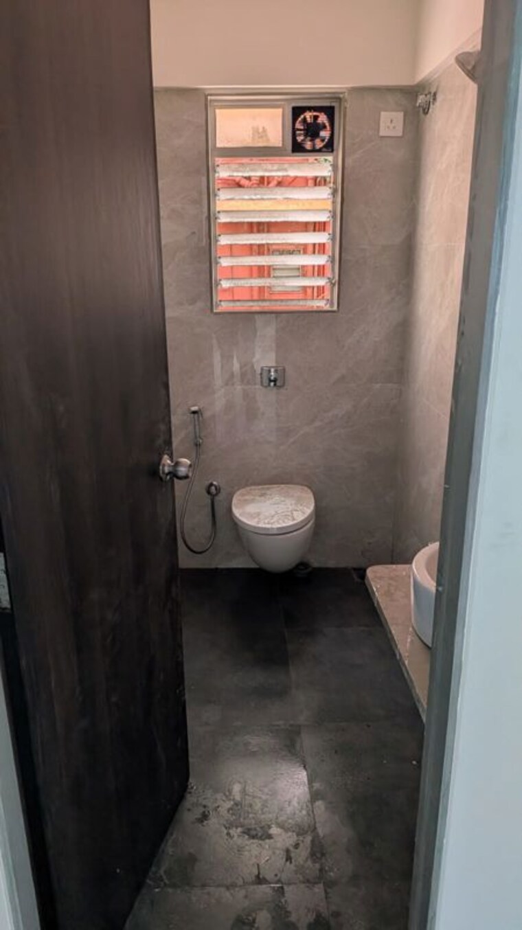 Bathroom, rite-rudra-paradise 3 Bedroom 1100 Sq.Ft. Apartment In Santacruz East Mumbai 10742705