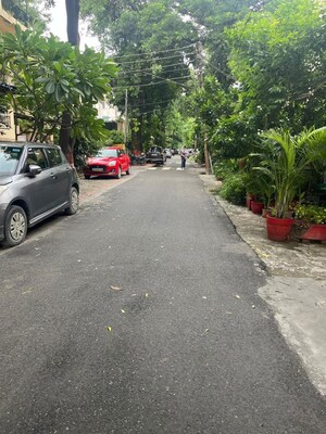 Parking in 2 BHK Apartment at Arun Vihar Sector 37, Sector 37 – for Sale