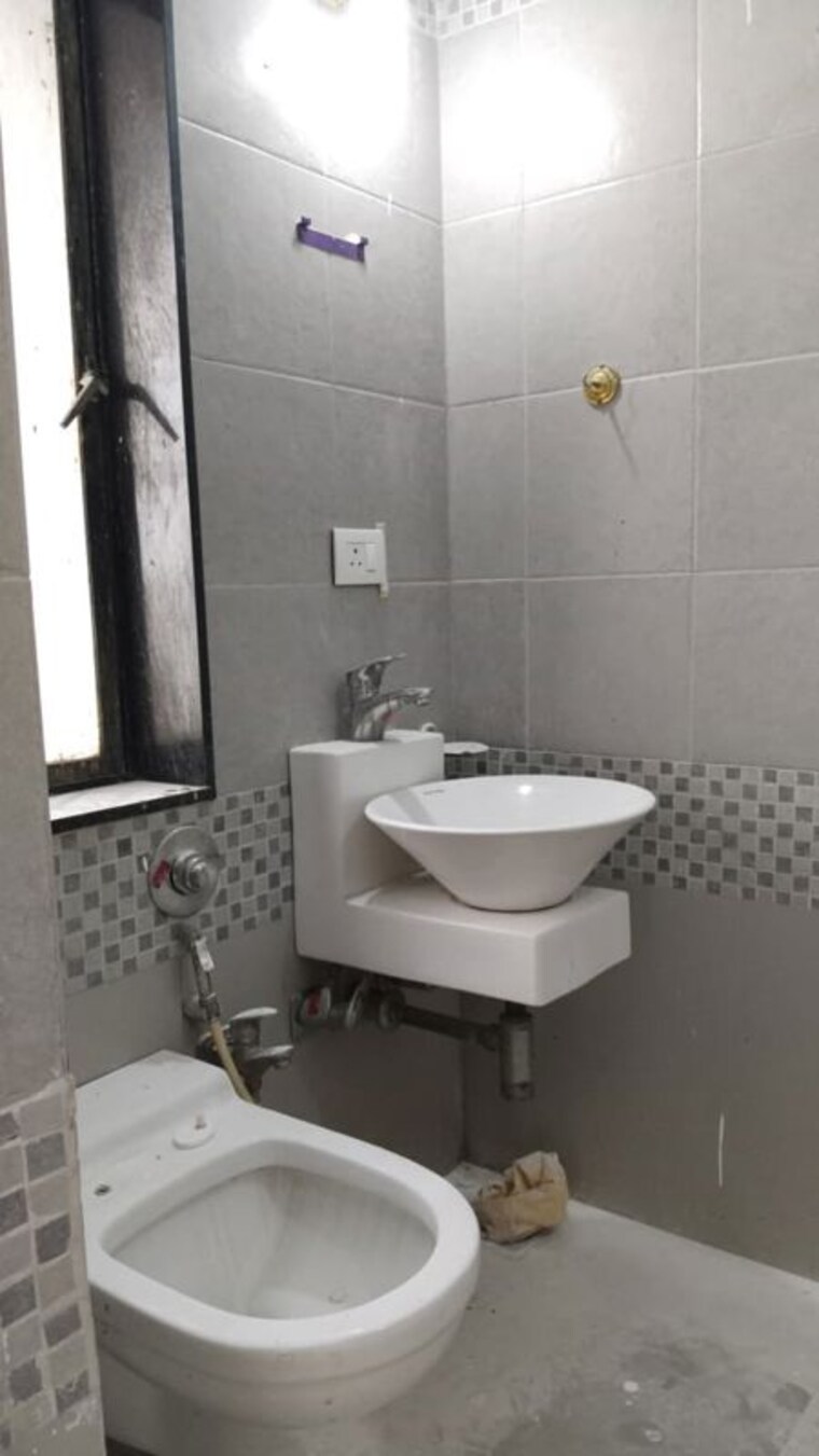 Bathroom, swapnalok-apartments-malad-east 2 Bedroom 750 Sq.Ft. Apartment In Malad East Mumbai 10742736