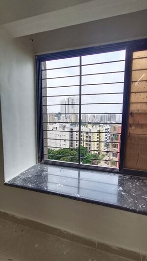 Room in 2 BHK Apartment at Swapnalok Apartments Malad East, Malad East – for Sale