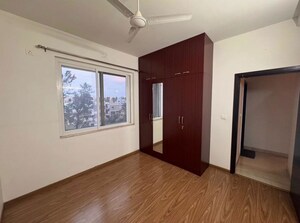 Room in 3 BHK Apartment at Prestige Misty Waters, Hebbal – for Rent