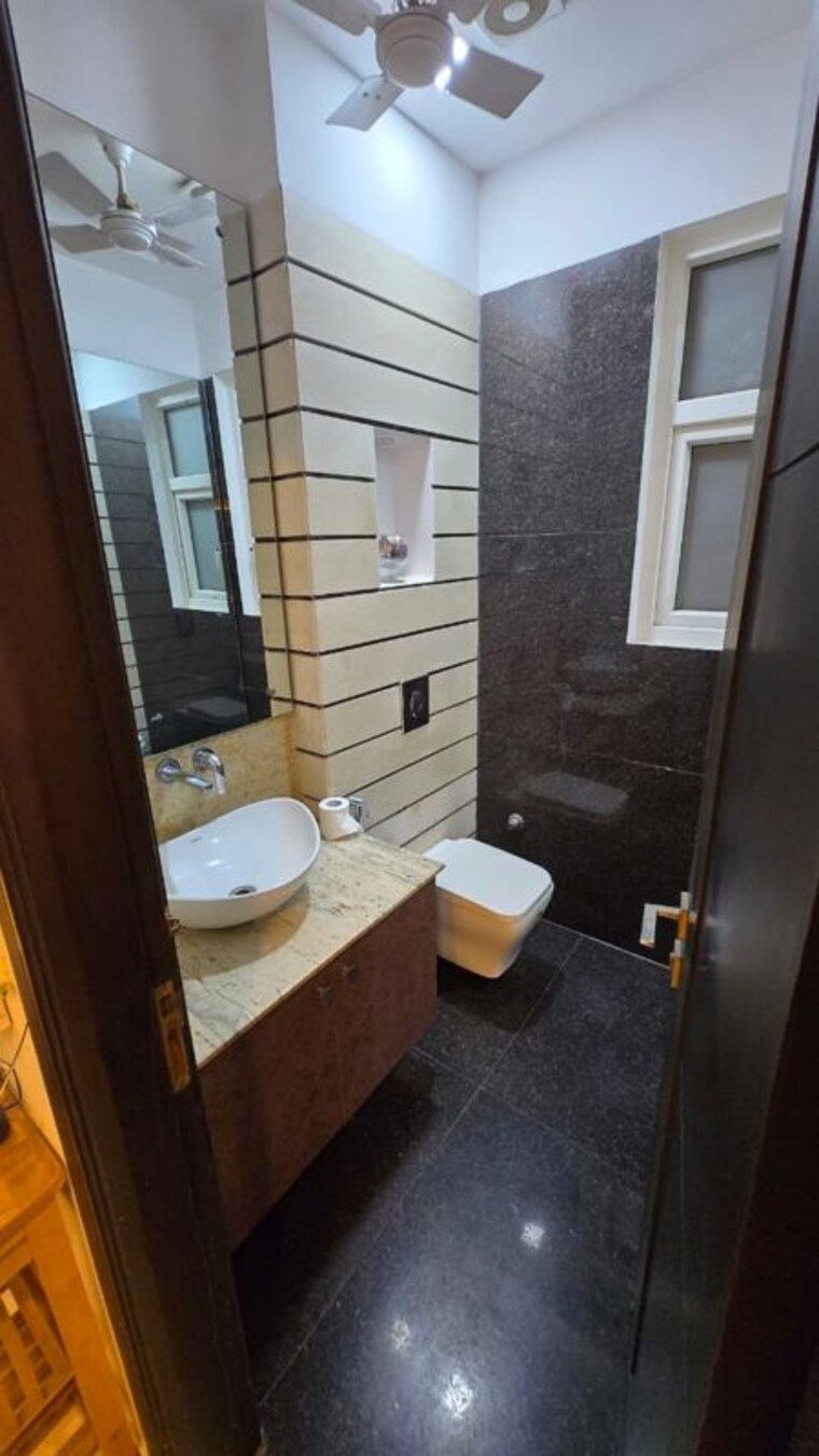 Bathroom, sushant lok i 4 Bedroom 500 Sq.Yd. Builder Floor In Sushant Lok I Gurgaon 10742764