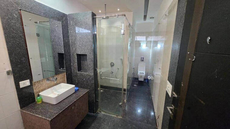 Bathroom, sushant lok i 4 Bedroom 500 Sq.Yd. Builder Floor In Sushant Lok I Gurgaon 10742764
