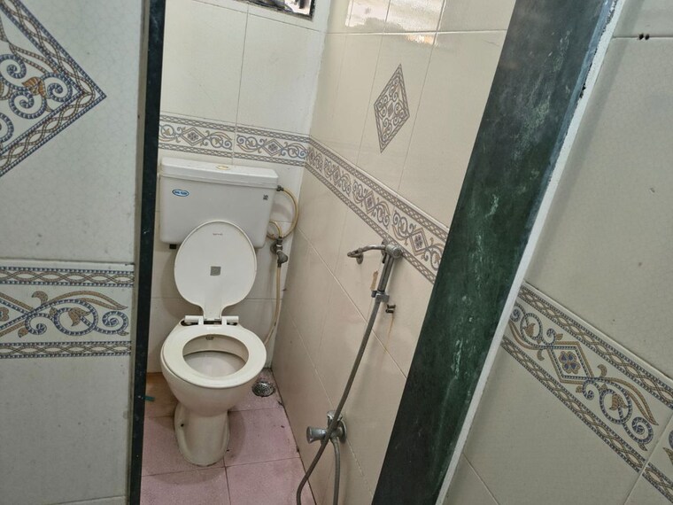 Bathroom, mantri-park 1 Bedroom 400 Sq.Ft. Apartment In Goregaon East Mumbai 10742783