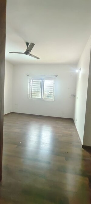 Room in 3 BHK Apartment at Century Breeze, Jakkuru – for Rent
