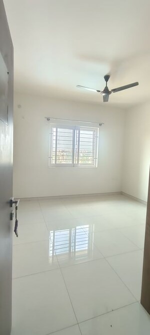 Room in 3 BHK Apartment at Century Breeze, Jakkuru – for Rent