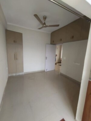 Room in 2 BHK Apartment at Amrapali Verona Heights, Tech Zone 4 Greater Noida – for Rent