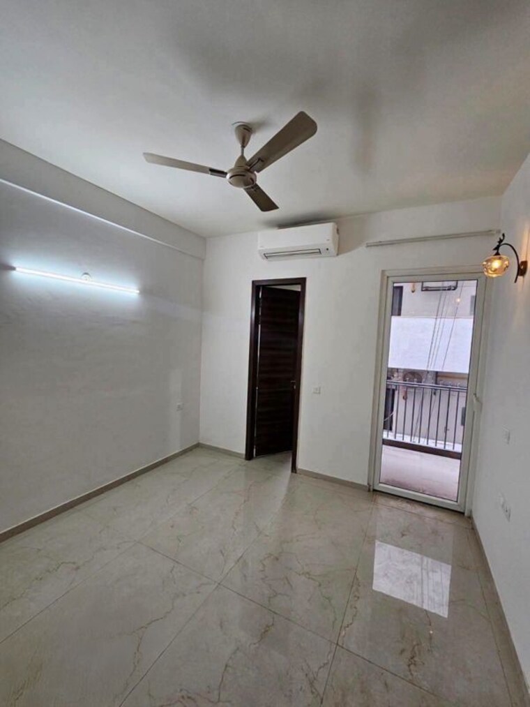 Room, smart-world-orchard 3 Bedroom 1680 Sq.Ft. Apartment In Sector 61 Gurgaon 10742903