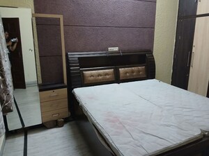 Master Bedroom in 3 BHK Independent House at Sector 33 – for Rent