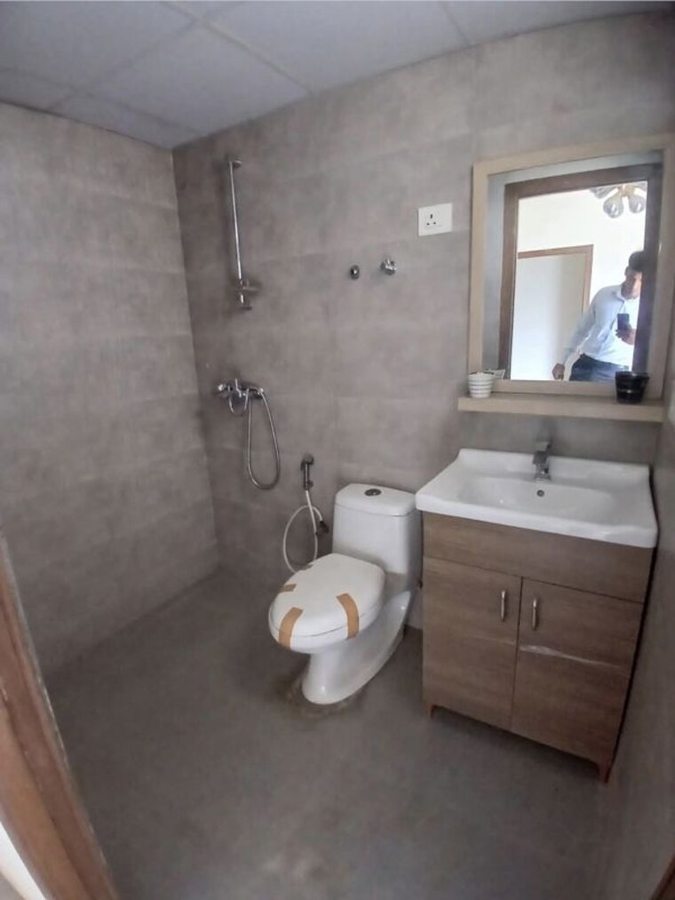 Bathroom, tulip-yellow 3 Bedroom 1704 Sq.Ft. Apartment In Sector 69 Gurgaon 10742893