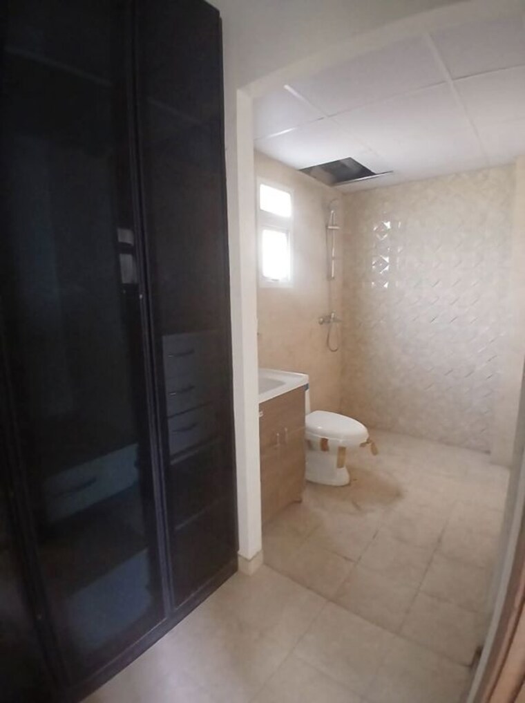 Bathroom, tulip-yellow 3 Bedroom 1704 Sq.Ft. Apartment In Sector 69 Gurgaon 10742893