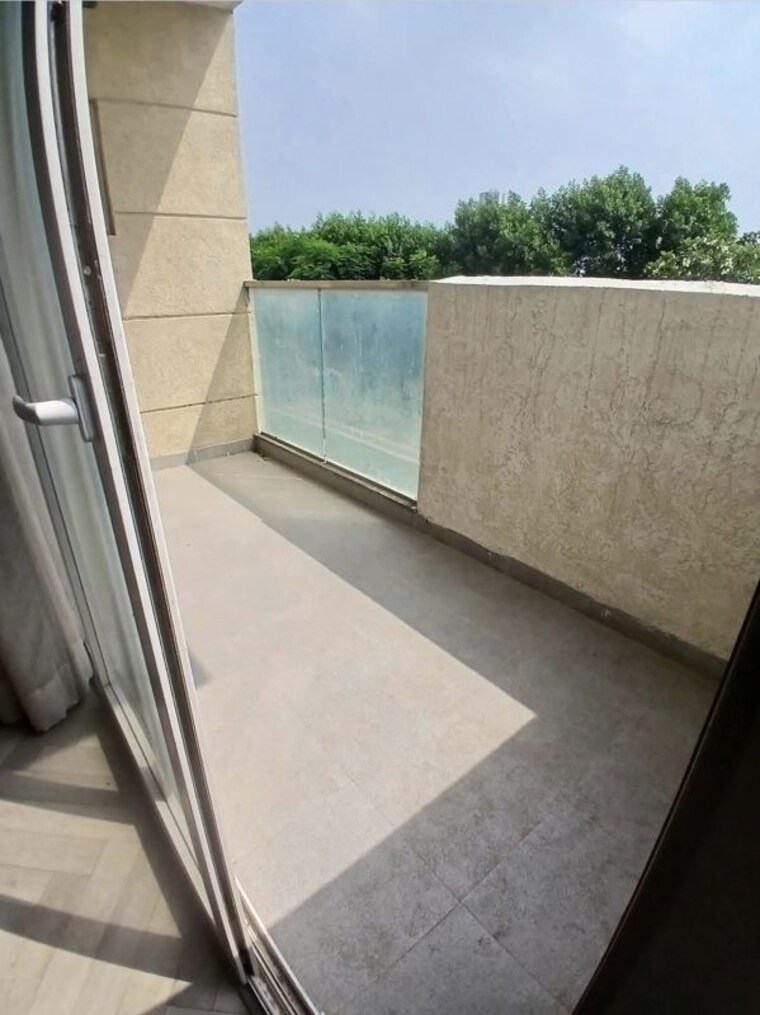 Balcony, tulip-yellow 3 Bedroom 1704 Sq.Ft. Apartment In Sector 69 Gurgaon 10742893