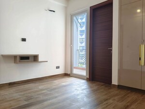 Room in 3 BHK Apartment at Raj One Good Earth, Sector 71 – for Rent