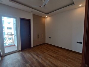 Room in 3 BHK Apartment at Raj One Good Earth, Sector 71 – for Rent