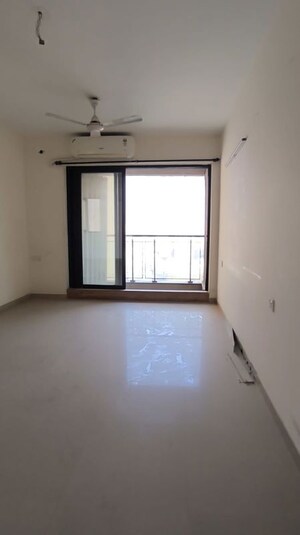 2 BHK Apartment For Rent in Rustomjee Elanza, Malad West