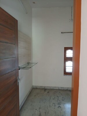 Room in 2 BHK Apartment at Sector 15 – for Rent