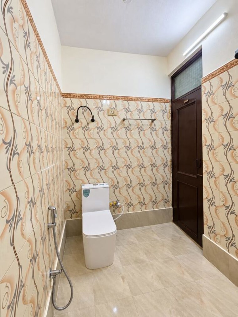 Bathroom, indrapuram 4 Bedroom 2050 Sq.Ft. Builder Floor In Indrapuram Ghaziabad 10742570