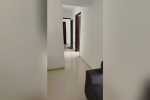 Room in 2 BHK Apartment at Cosmopolis Tower, Andheri West – for Rent