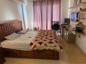 Bedroom in 3.5 BHK Apartment at DLF The Skycourt, Sector 86 – for Rent