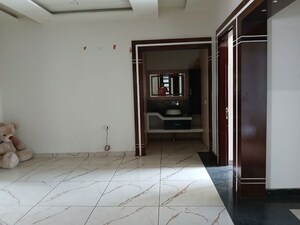 Room in 3 BHK Independent House at Sector 17 – for Rent