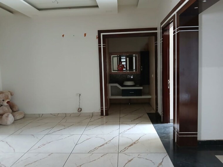 Room, sector 17 3 Bedroom 350 Sq.Yd. Independent House In Sector 17 Hisar 10742991