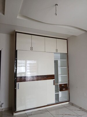 Room in 3 BHK Independent House at Sector 17 – for Rent