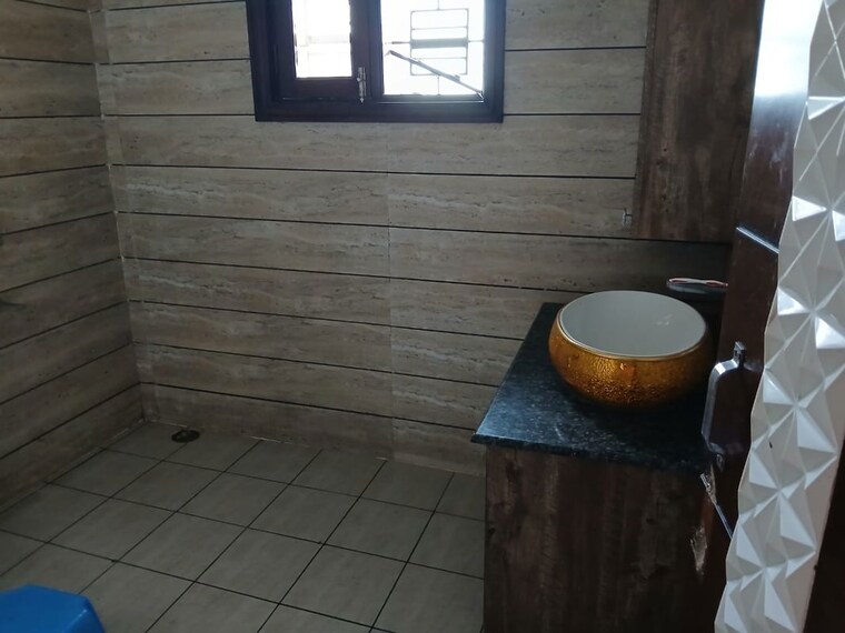 Bathroom, sector 17 3 Bedroom 350 Sq.Yd. Independent House In Sector 17 Hisar 10742991