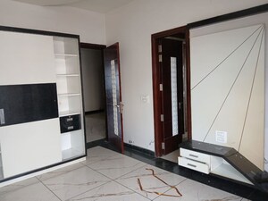 Room in 3 BHK Independent House at Sector 17 – for Rent