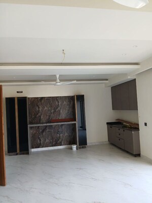 Room in 3 BHK Independent House at Sector 17 – for Rent