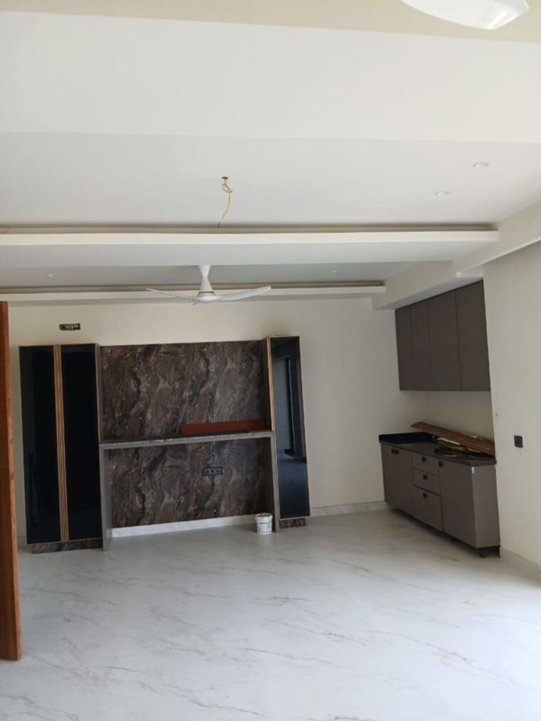 Room, sector 17 3 Bedroom 350 Sq.Yd. Independent House In Sector 17 Hisar 10742991