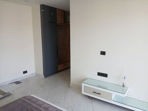 Room in 3 BHK Independent House at Sector 17 – for Rent