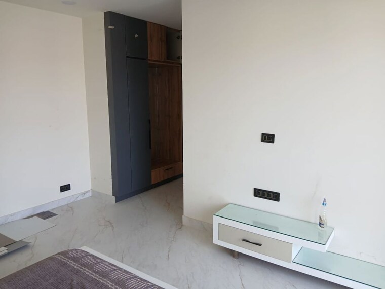 Room, sector 17 3 Bedroom 350 Sq.Yd. Independent House In Sector 17 Hisar 10742991