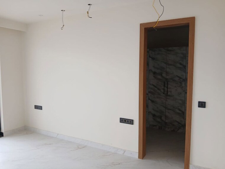 Room, sector 17 3 Bedroom 350 Sq.Yd. Independent House In Sector 17 Hisar 10742991