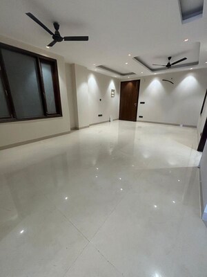 Room in 3 BHK Apartment at Saket – for Rent