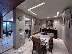 Team Area in 3.5 BHK Apartment at Greater Kailash – for Rent