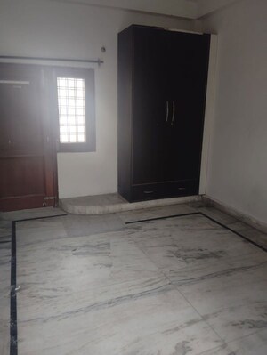 Room in 3 BHK Apartment at Nirala Estate II, Tech Zone 4 Greater Noida – for Rent