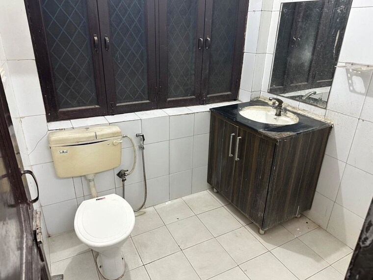 Bathroom, rwa-apartments-sector-51 2 Bedroom 300 Sq.Mt. Independent House In Sector 51 Noida 10743008