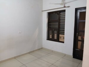 1 BHK Independent House For Rent in Sector 9