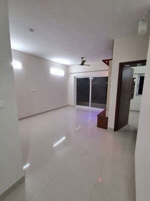 Room in 3 BHK Apartment at Godrej Aqua, International Airport Road – for Rent
