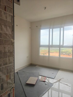 Room in 3 BHK Apartment at Godrej Aqua, International Airport Road – for Rent