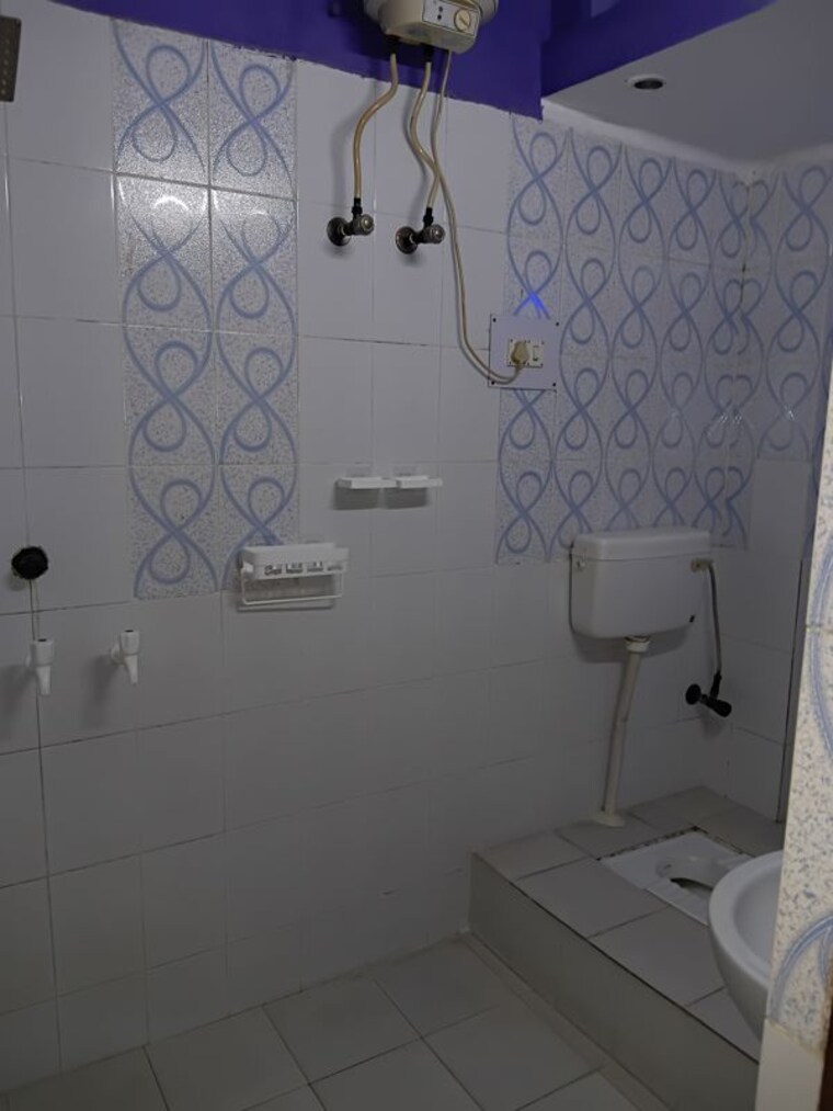 Bathroom, sector 31 6+ Bedroom 164 Sq.Yd. Independent House In Sector 31 Faridabad 10743057